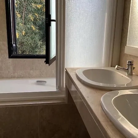 Spacious 3 Bed Puerto Duquesa Manilva