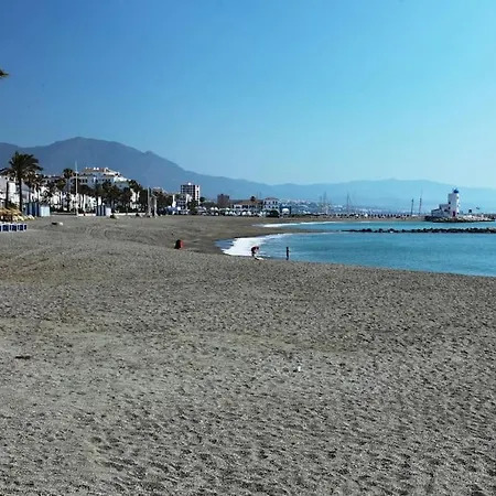 Spacious 3 Bed Puerto Duquesa Apartment